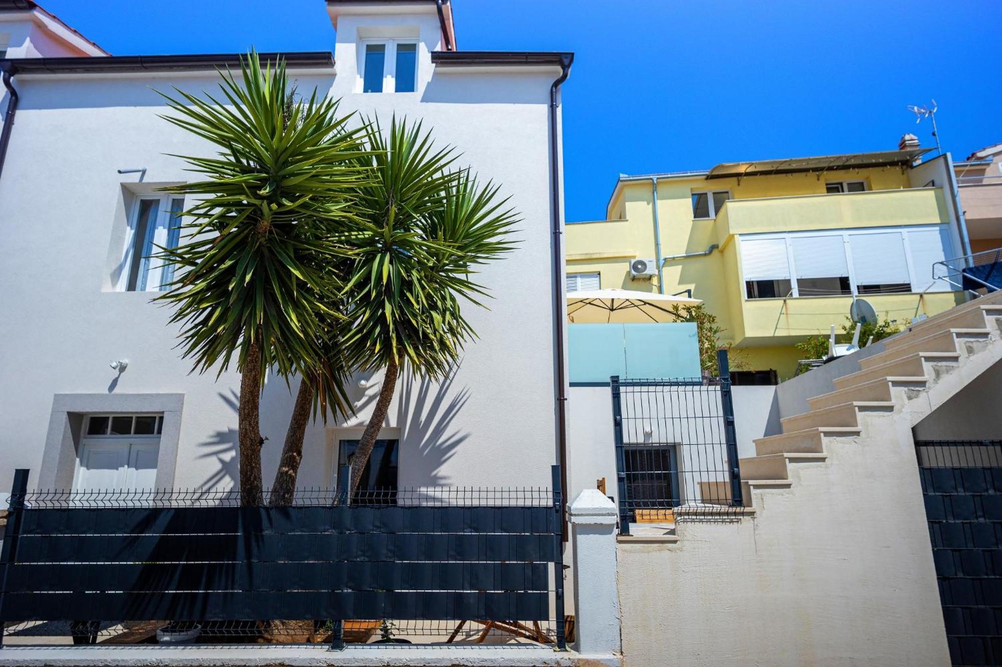 Studio Apartments Yucca, 2-Min To The Beach And 5 To Trogir Exterior foto