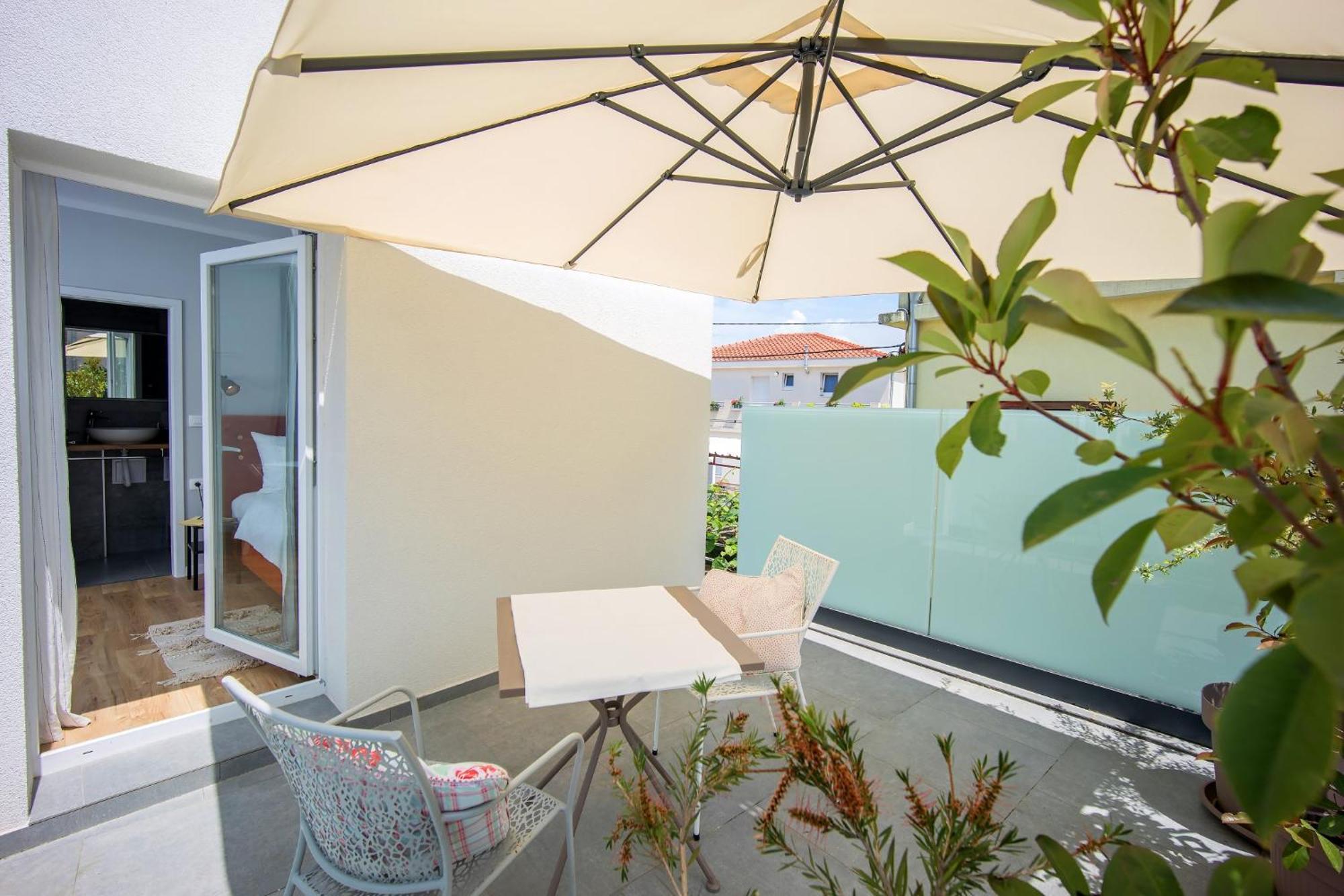 Studio Apartments Yucca, 2-Min To The Beach And 5 To Trogir Exterior foto