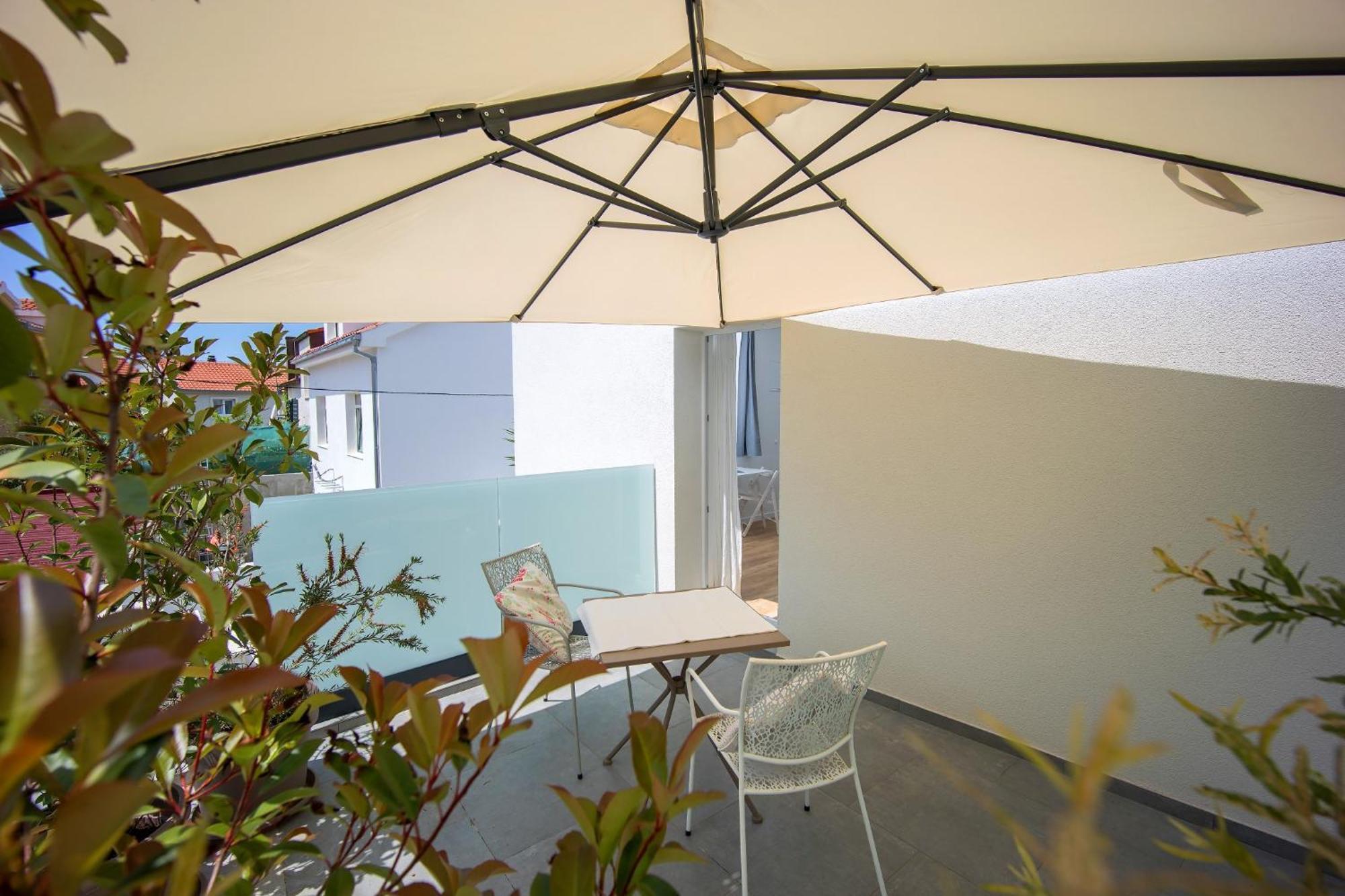 Studio Apartments Yucca, 2-Min To The Beach And 5 To Trogir Exterior foto