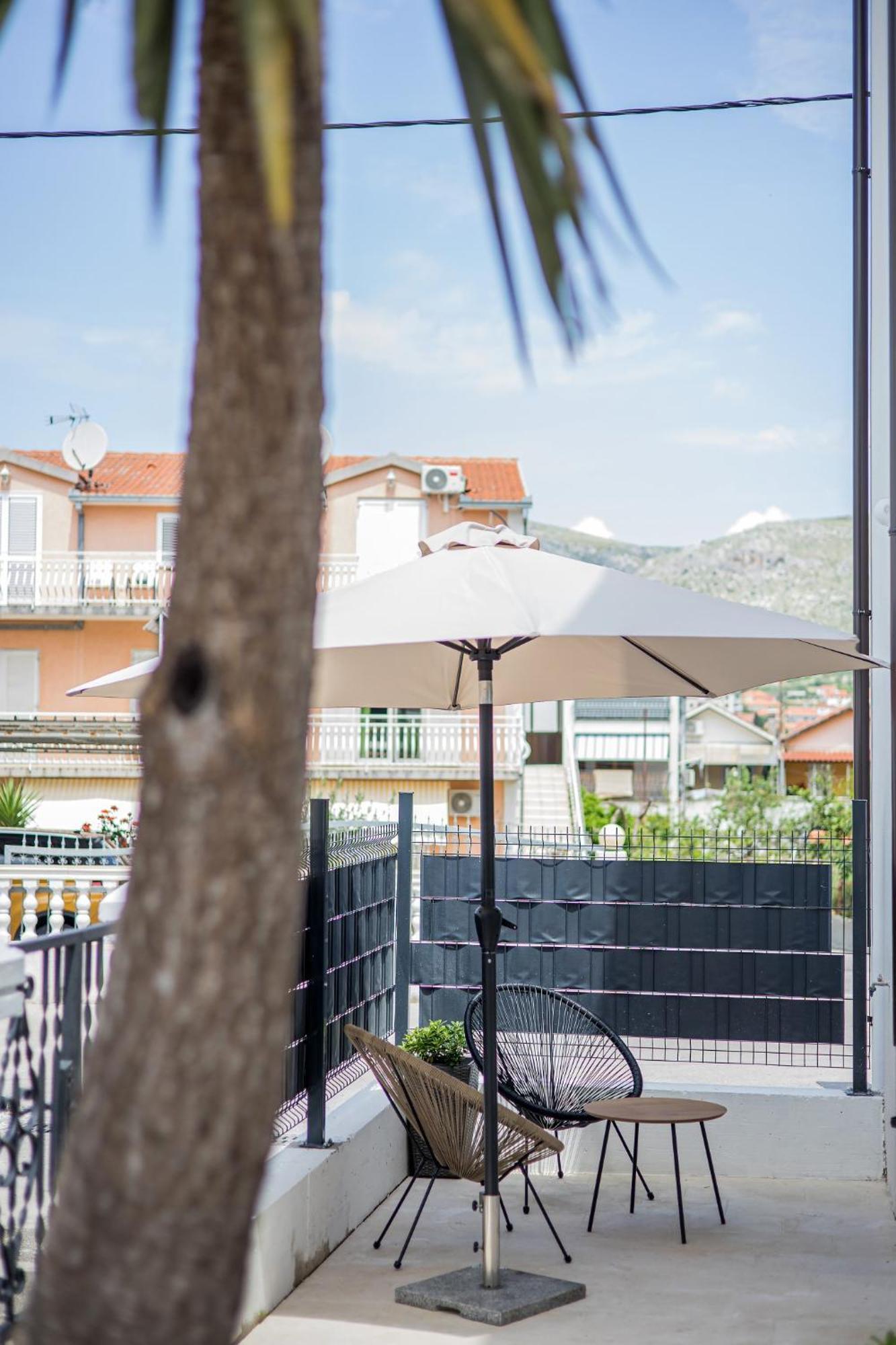 Studio Apartments Yucca, 2-Min To The Beach And 5 To Trogir Exterior foto